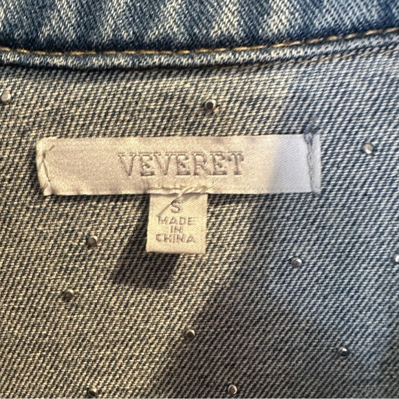 Veveret NWOT Elegant Long Denim Jacket with Pearl Accents - Picture 12 of 15